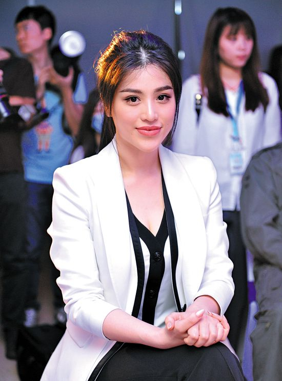 人生观光客_娱乐圈第一白人_以德服人远离是非