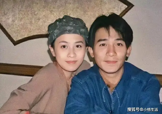 58岁刘嘉玲户外晨跑紧身裤_女明星紧身裤图片_刘嘉玲健身达人保持身材秘诀